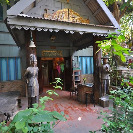 Ayutthaya Bouchic Hostel Phra Nakhon Si Ayutthaya Exterior foto