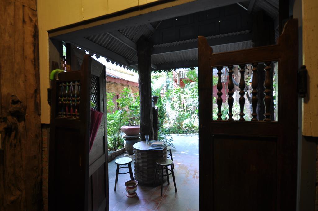 Ayutthaya Bouchic Hostel Phra Nakhon Si Ayutthaya Exterior foto