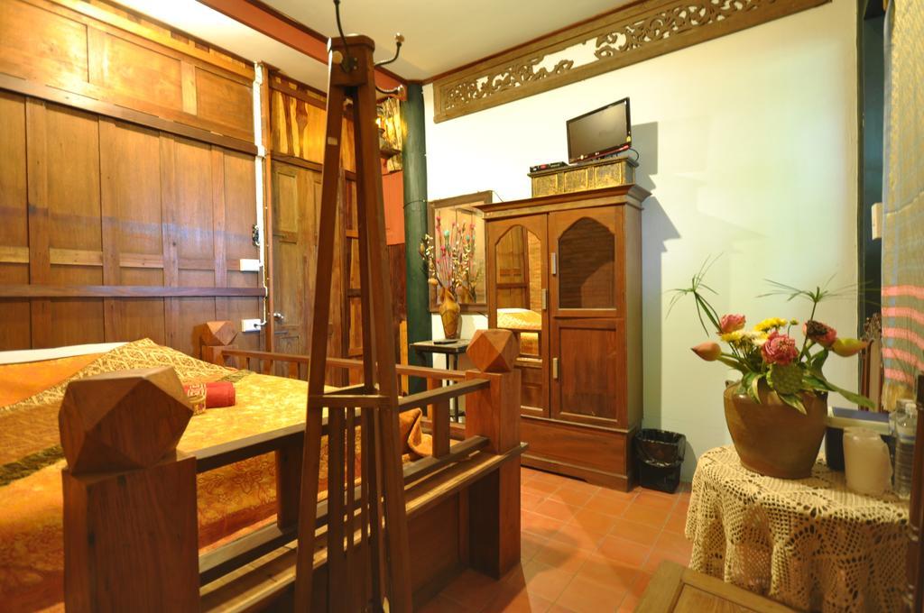 Ayutthaya Bouchic Hostel Phra Nakhon Si Ayutthaya Exterior foto