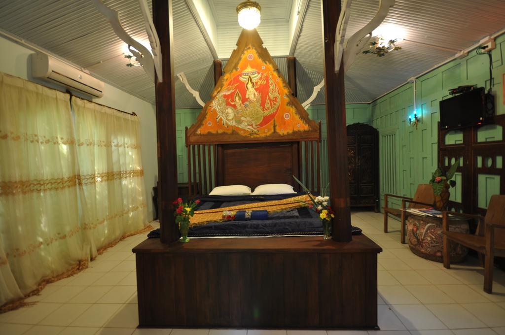 Ayutthaya Bouchic Hostel Phra Nakhon Si Ayutthaya Exterior foto