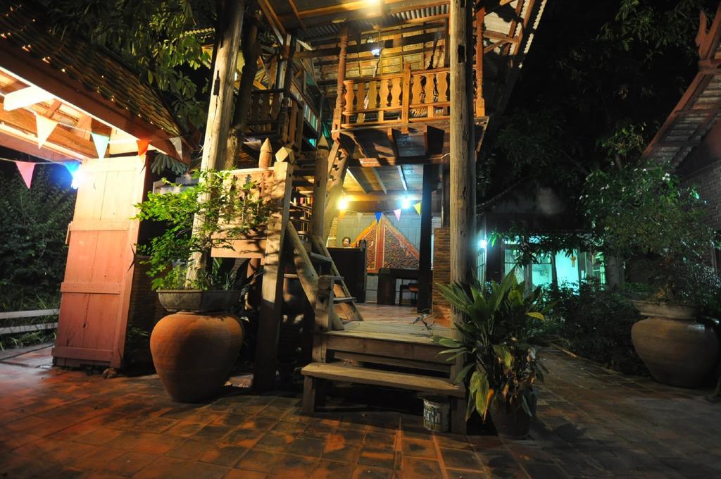 Ayutthaya Bouchic Hostel Phra Nakhon Si Ayutthaya Exterior foto