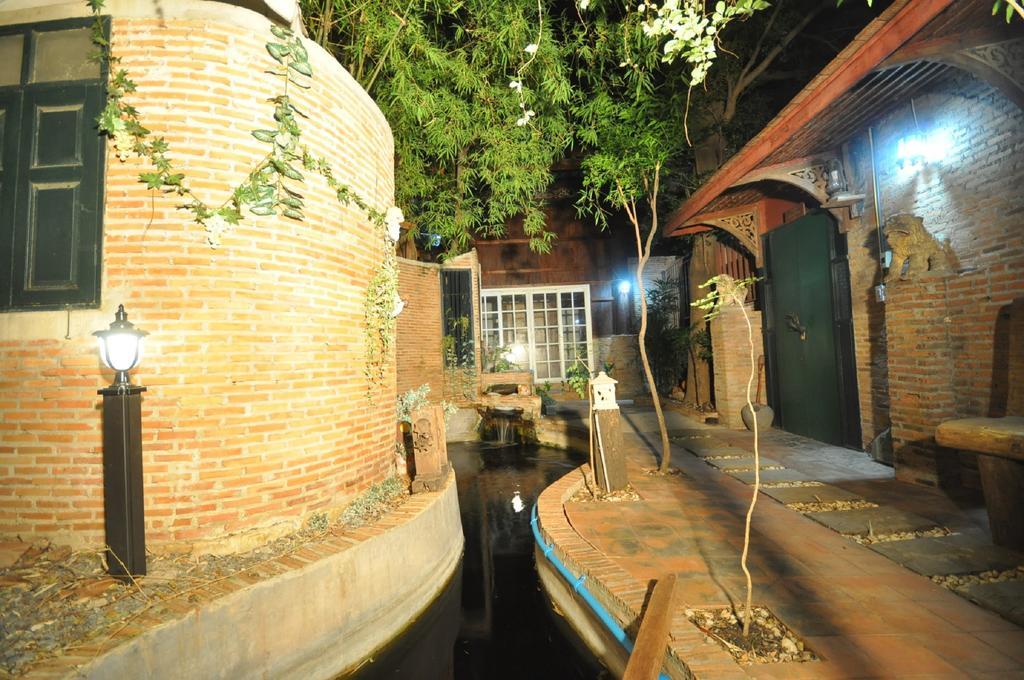 Ayutthaya Bouchic Hostel Phra Nakhon Si Ayutthaya Exterior foto