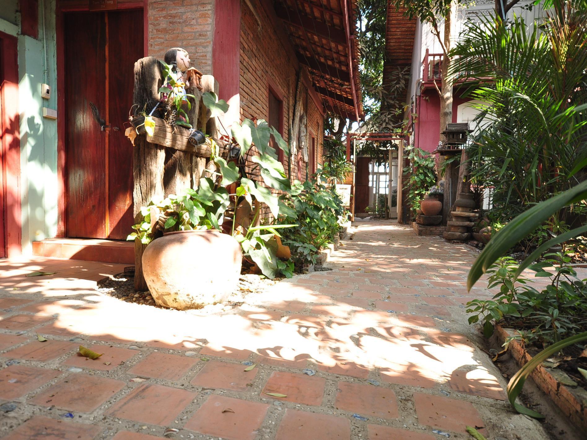 Ayutthaya Bouchic Hostel Phra Nakhon Si Ayutthaya Exterior foto
