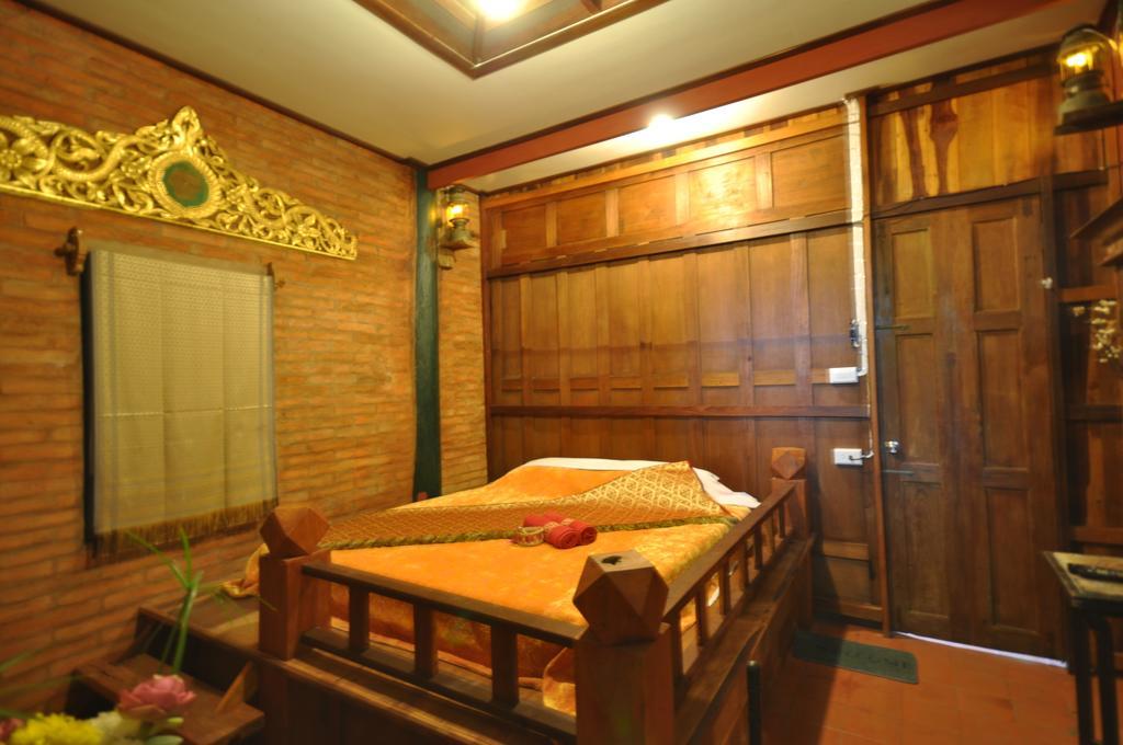 Ayutthaya Bouchic Hostel Phra Nakhon Si Ayutthaya Exterior foto