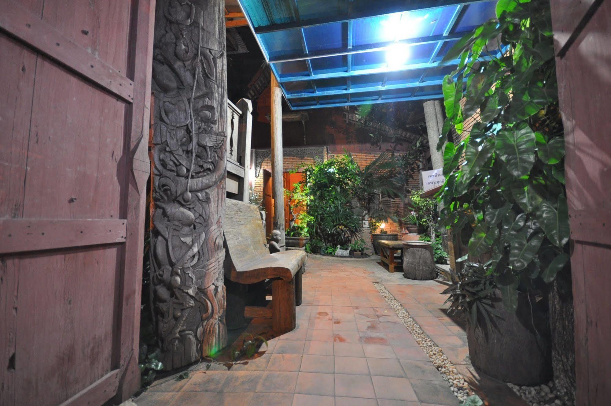 Ayutthaya Bouchic Hostel Phra Nakhon Si Ayutthaya Exterior foto
