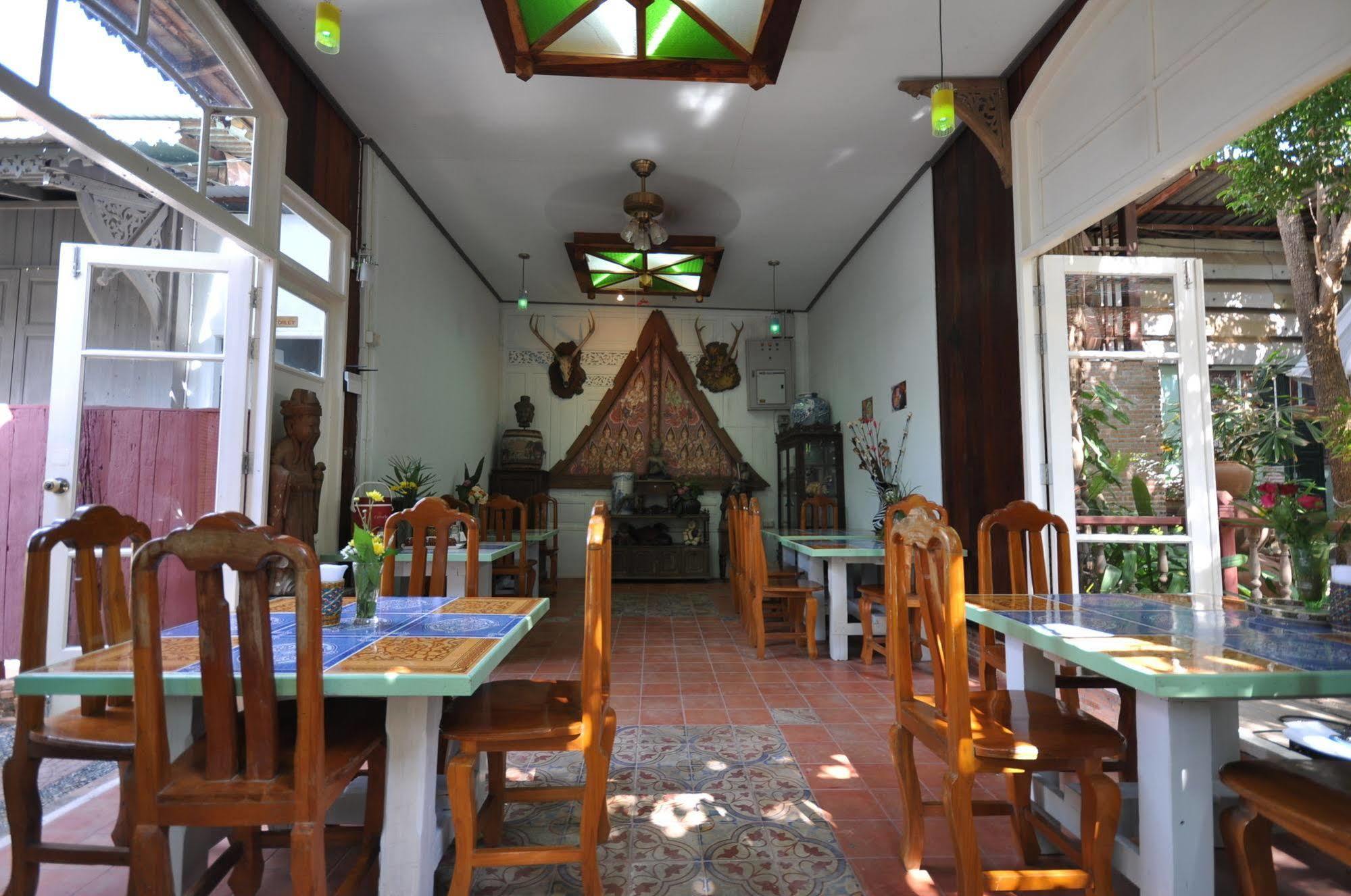 Ayutthaya Bouchic Hostel Phra Nakhon Si Ayutthaya Exterior foto
