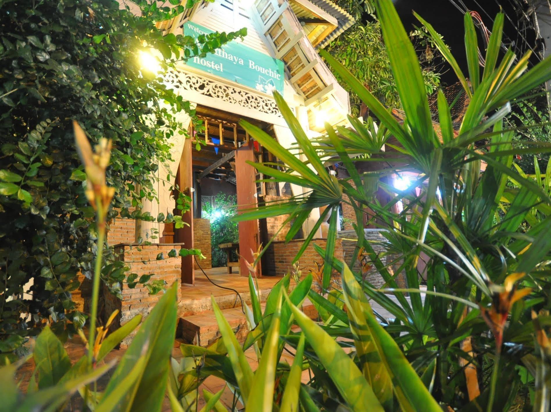 Ayutthaya Bouchic Hostel Phra Nakhon Si Ayutthaya Exterior foto